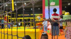 -蹦蹦跳跳(新奥购物中心店)