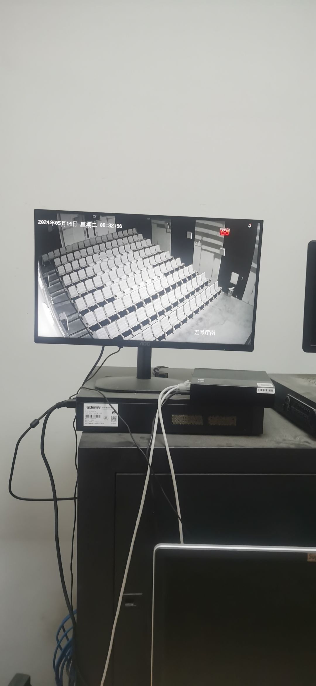 520和男朋友看电影牵手就行,监控全看得见