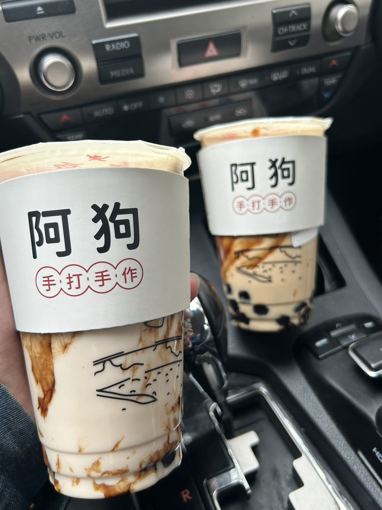 有杯奶茶🥤他叫【阿狗】