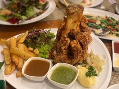 -Chom Cafe and Restaurant