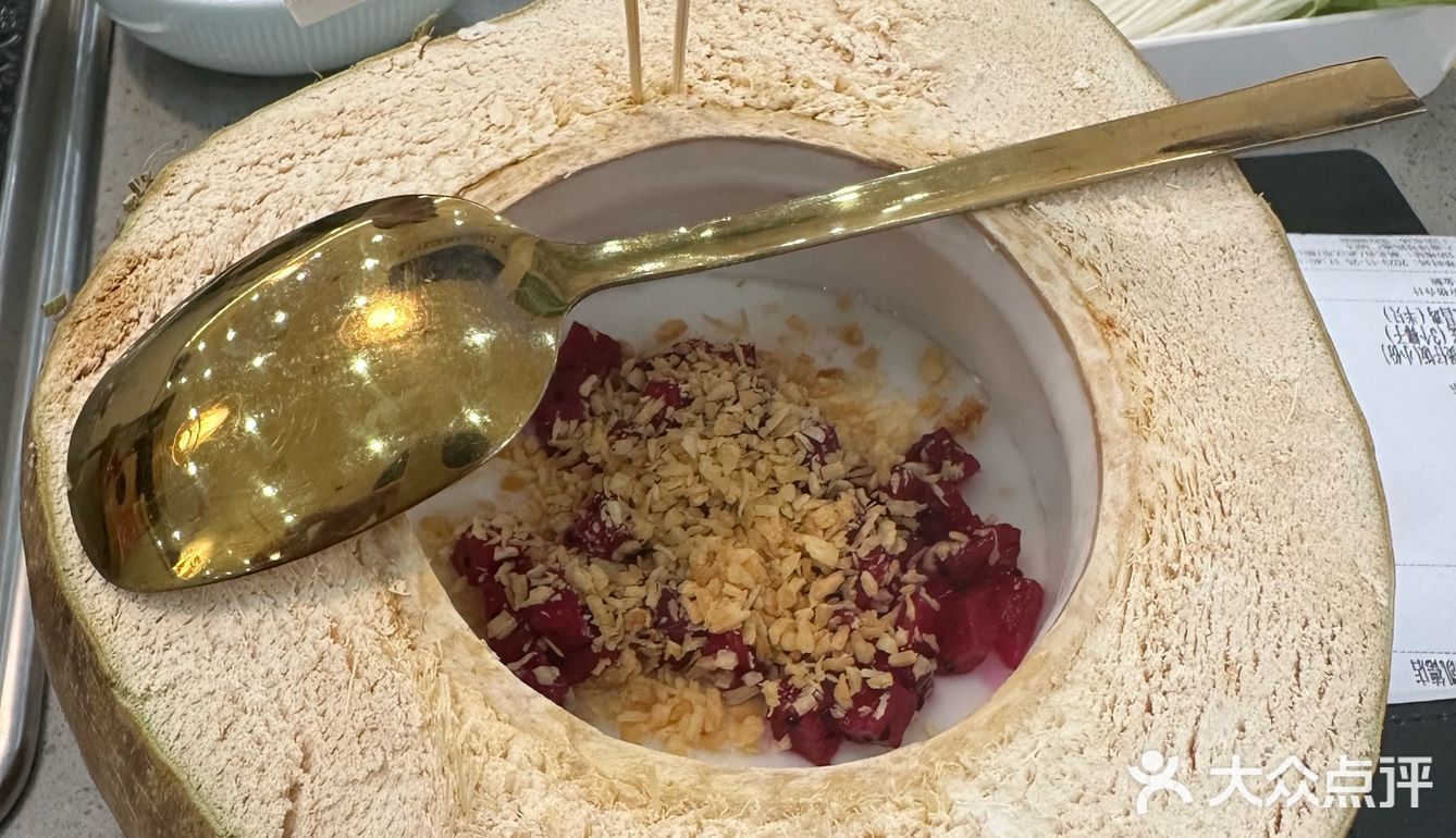 佳肴菜名：椰子鸡，真的超级好吃，椰子水煮出来的鸡肉很甜