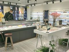 -宏宇眼镜蔡司依视路折扣店(兆佳眼镜城店)