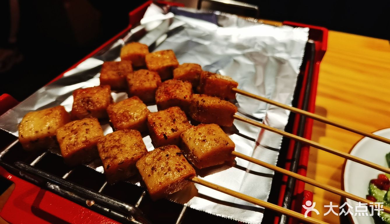都是烤好了直接端上来，不用自己烤，很方便