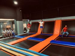 -蹦贝运动中心·蹦床·攀岩·闯关(龙岗店)