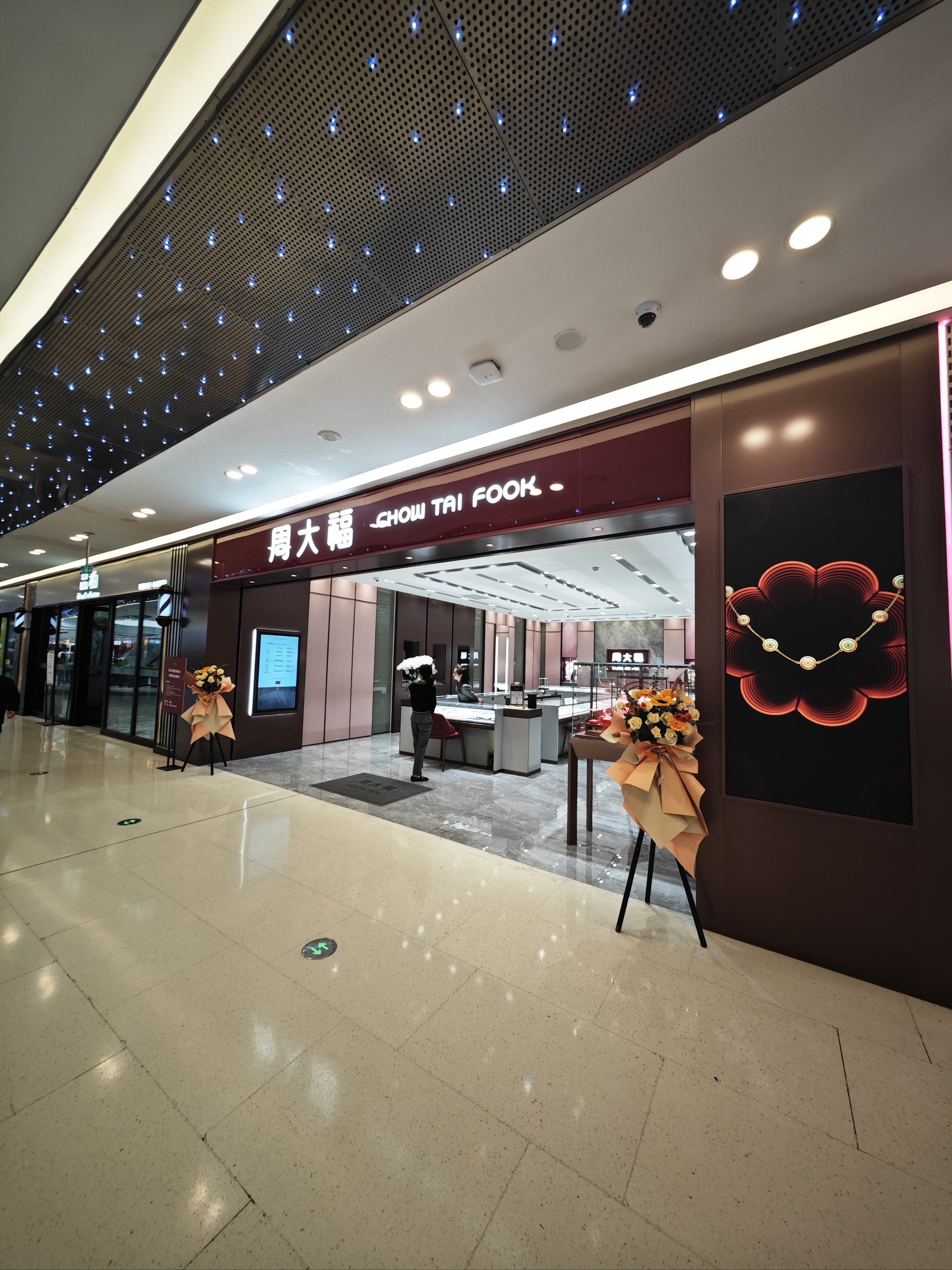 大金手镯真好看