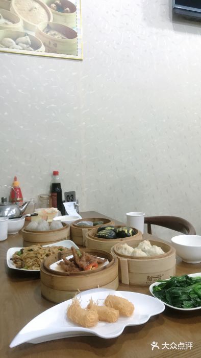老周记茶点餐具摆设图片