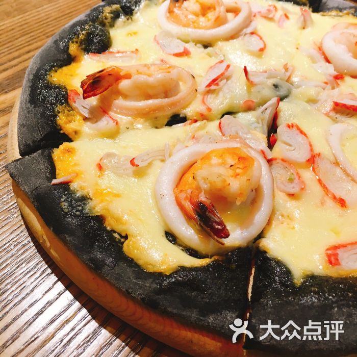 墨鱼汁海鲜pizza