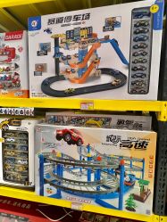 -卡通派潮品玩具折扣仓(青岛新城吾悦广场店)