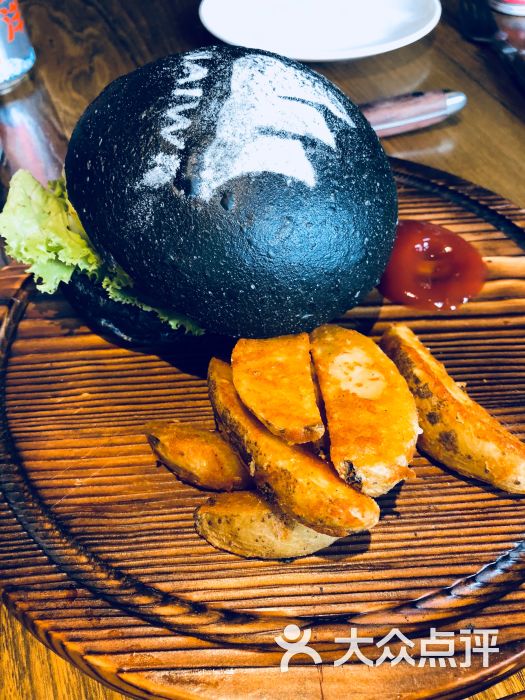 太舞精酿工场竹炭汉堡图片 - 第19张