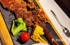 Tomahawk Steak on Iron Plate