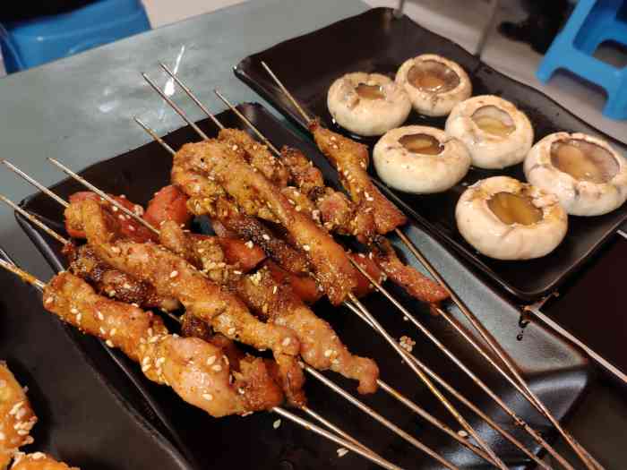 虎子烧烤(永清街店)-"店面不大 所以很早去也要等位 感觉管理.