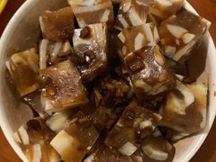 -洞庭洲·防空洞火锅·烧烤·铜锅涮肉(新百广场店)