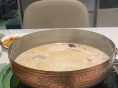 -洪氏嗨捞·广东猪肚鸡·椰子鸡火锅(西咸万象城店)