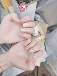 -伊人脱毛美甲美睫连锁机构