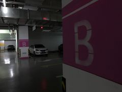 -新世界新丸中心-地下停车场