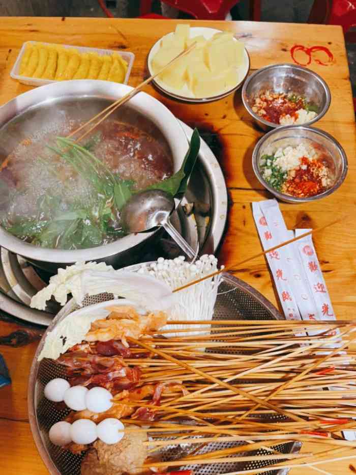 丹妹麻辣烫-"人气很火爆 每次路过都看到很多人等位. .