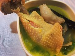 -鲜入围煮花胶鸡海鲜火锅