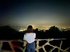 -鬼笑石后山停车场