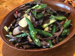 干笋子炒腊肉-禧福徕盆盆香川菜馆