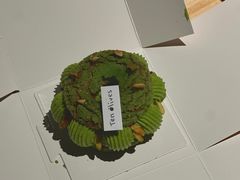 开心果树莓泡芙-Ten Olives甜点