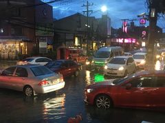 -周日夜市