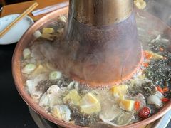 -果松木炭酸菜铜火锅·外婆参鸡汤