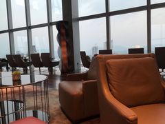 靠窗位-君悦酒店·大堂酒吧·高空下午茶·暮色微醺