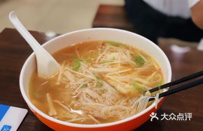 Shredded Pork with Enoki Noodles