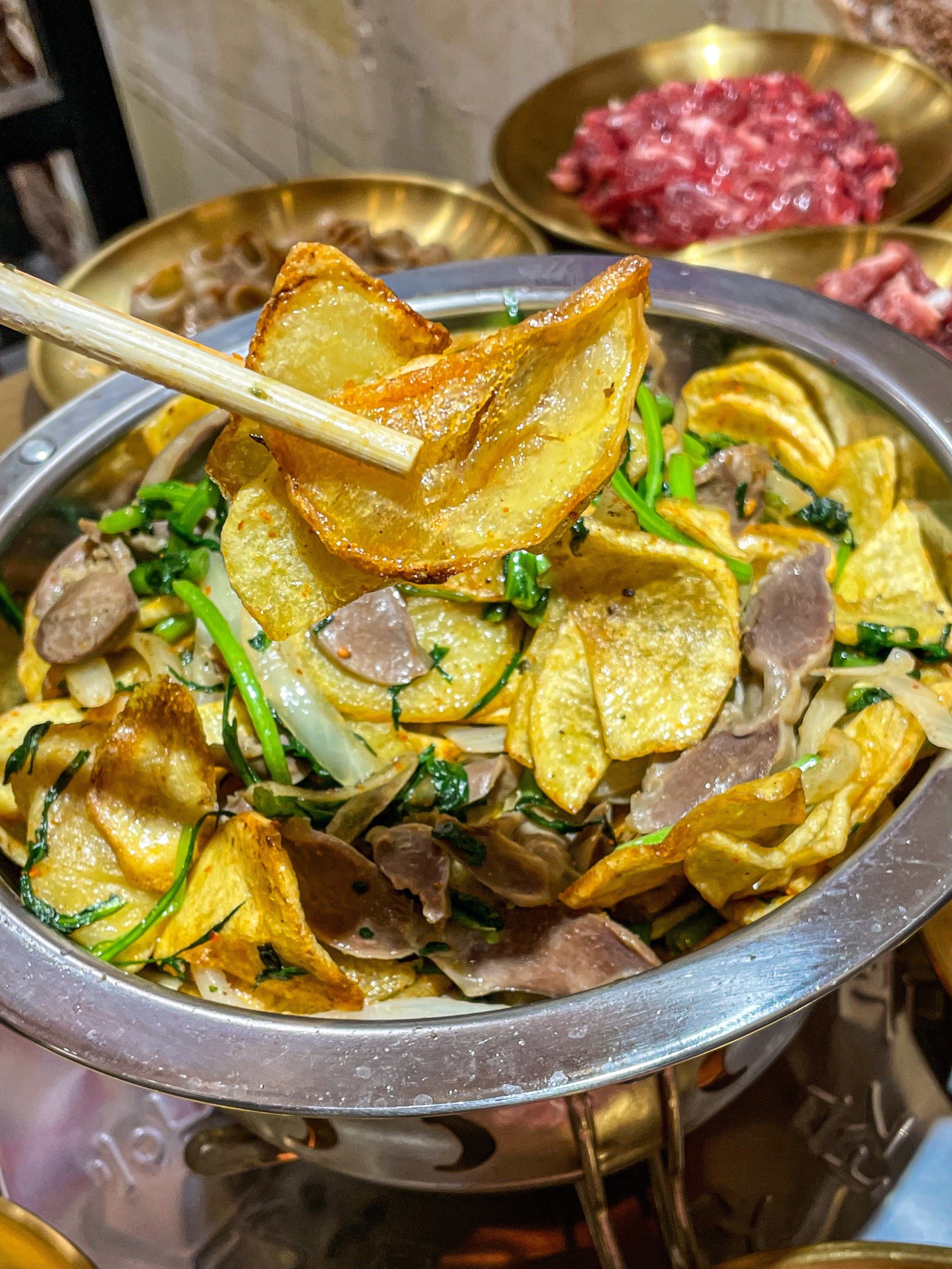 在大连吃到正宗丹东宽甸烤肉啦