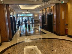 -深圳富苑皇冠假日套房酒店