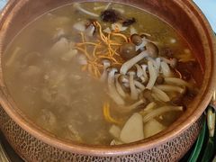 -菌海森林·非遗野生菌火锅(西山区滇池路摩根道店)