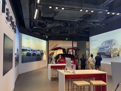 -TESLA 特斯拉(上海太古汇体验店)