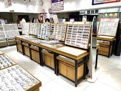 -美式眼镜·授权蔡司.依视路.尼康.豪雅.明月(人民广场店)