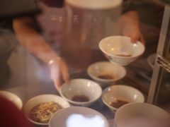 -松树干拌面店
