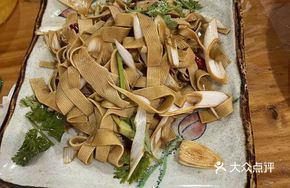 Stir-fried Leek with Tofu Skin