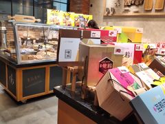 面包甜点陈列柜-皇冠幸福里动物奶油生日蛋糕(丹水池店)