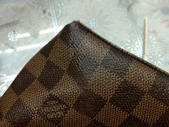 -京伟修鞋洗鞋奢侈品皮具护理店