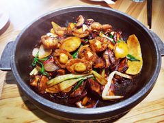 石锅姜葱焖鲍鱼-周三的情书花园餐厅(江北店)