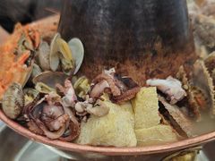 -一口猪海鲜浑锅·东北家常菜