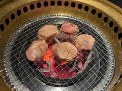-山川小町·极番烧肉(新地假日广场店)