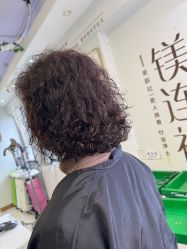 -镁连社·美联社