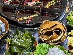 -乖嬢嬢重庆老火锅(南联店)