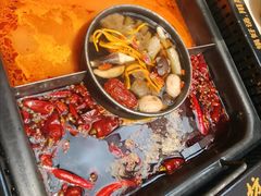 -老牌坊云南鱼豆花火锅(哈西万达店)