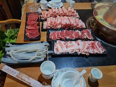 -果松木炭酸菜铜火锅·外婆参鸡汤