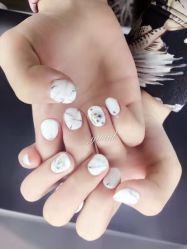 -逸日式美甲美睫工作室
