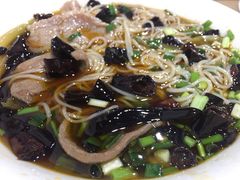 特色酸菜肉片米线-巴鑫田姐米线(巴南万达店)