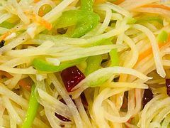 酸辣土豆丝-八两八金·莱芜特色炒鸡(市南漳浦路店)