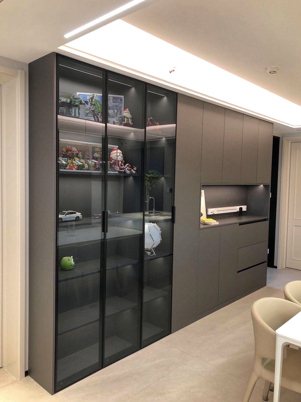 大面积玻璃门餐边柜,是高级但不耐脏