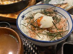 小丁香鱼纳豆盖浇饭配温泉蛋-角落里(中山公园店)