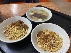 -松树干拌面店